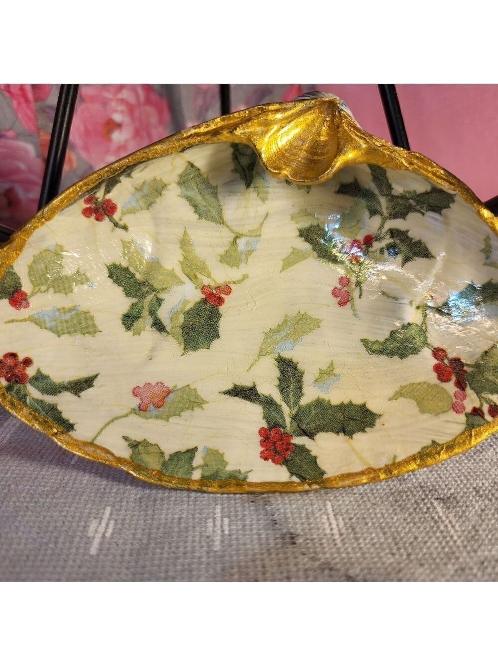 DECOUPAGE CLAM SHELL DECOUPAGE CHRISTMAS HOLLY 🎄 ON A CLAM SHELL TRINKET DISH